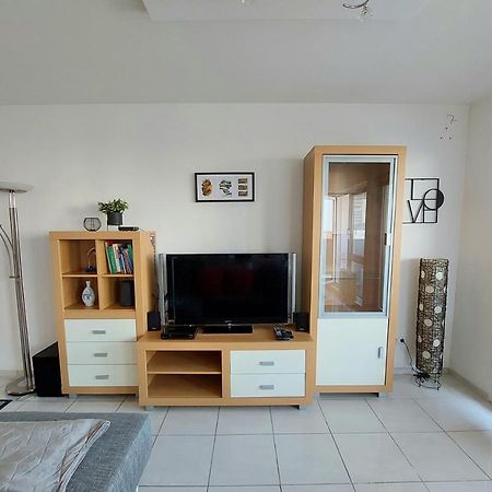 Tower Apartment With Private Terrace Next To Uno Viena Exterior foto