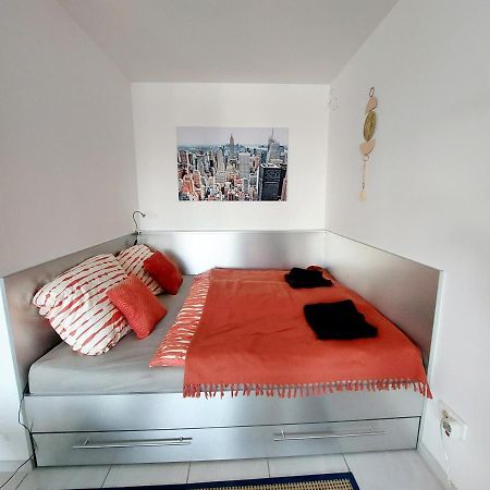 Tower Apartment With Private Terrace Next To Uno Viena Exterior foto