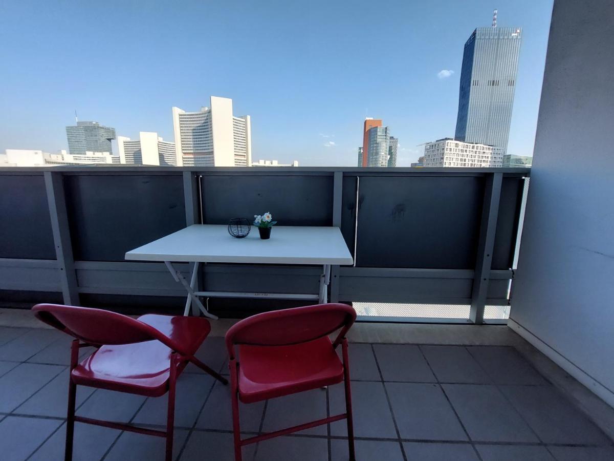 Tower Apartment With Private Terrace Next To Uno Viena Exterior foto