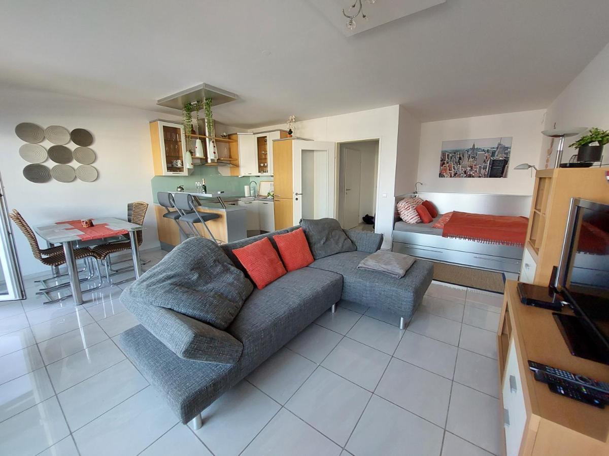 Tower Apartment With Private Terrace Next To Uno Viena Exterior foto