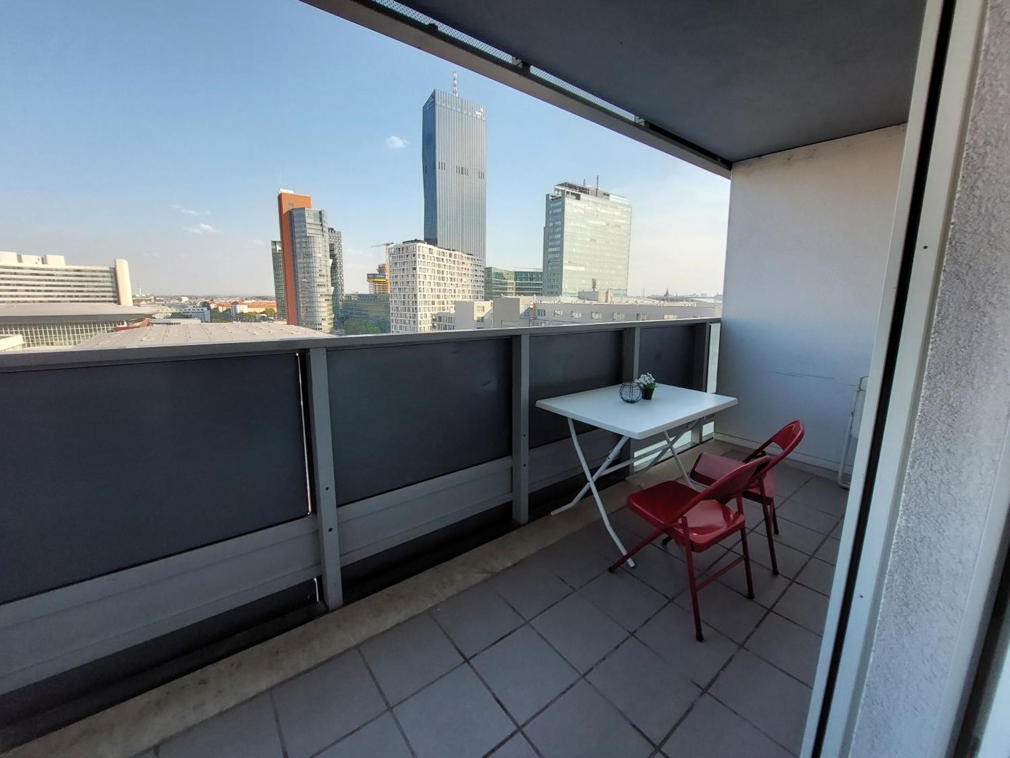 Tower Apartment With Private Terrace Next To Uno Viena Exterior foto