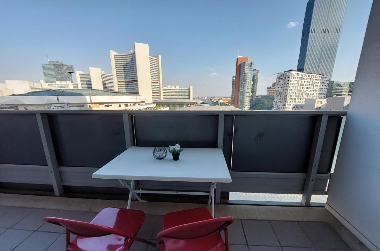 Tower Apartment With Private Terrace Next To Uno Viena Exterior foto